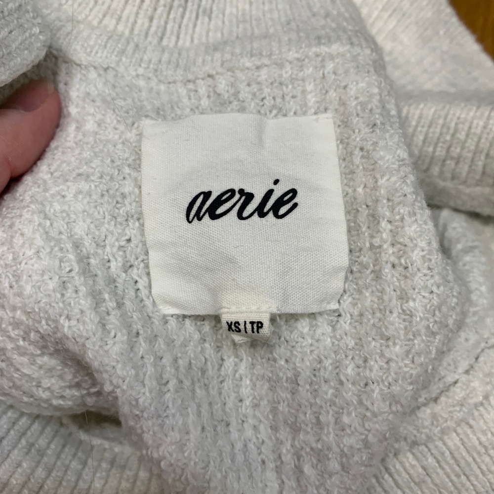 Aerie Women XS Waffle Knit Polo Sweater Grey V-Neck Long Sleeve‎ Oversized Top - Picture 5 of 6